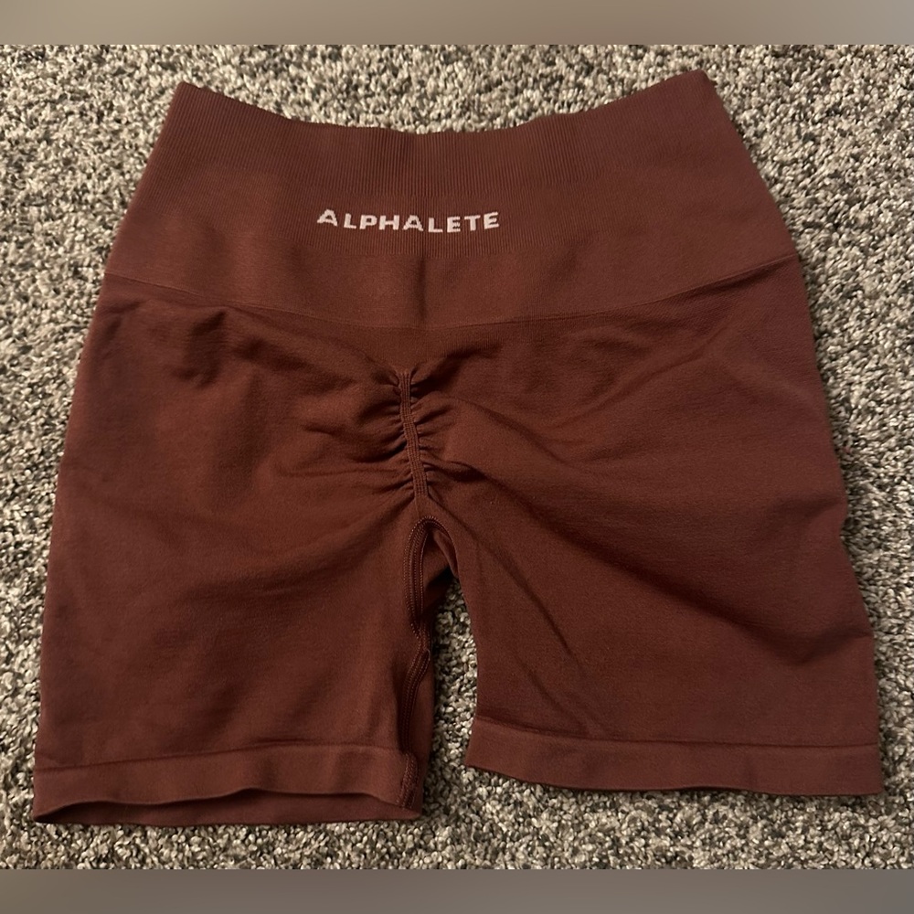 ALPHALETE Amplify Shorts | 4.5” Burgundy and Brown Size S